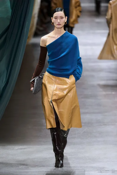 Look 24
